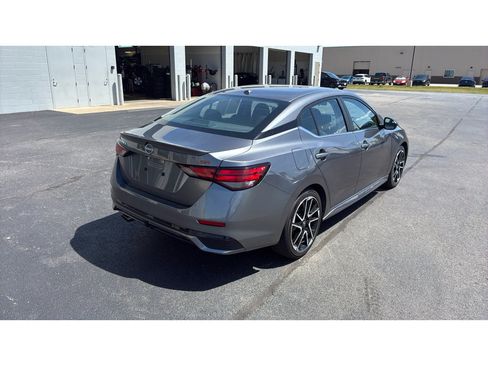 Used 2025 Nissan Sentra SR FWD image 6