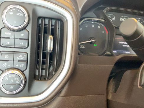 Used 2021 GMC Sierra 1500 SLT AWD/4WD image 17