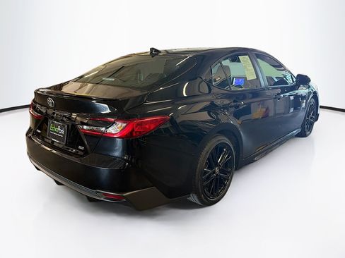 Used 2025 Toyota Camry SE FWD image 9