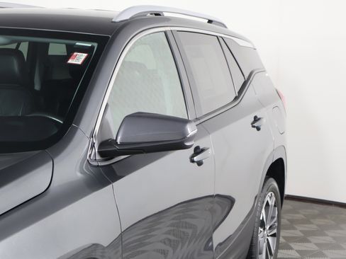 Used 2021 GMC Terrain SLT image 13