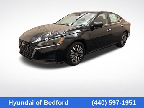 Used 2024 Nissan Altima 2.5 SV image 1