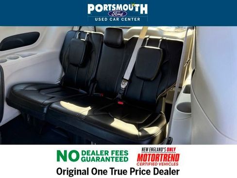 Used 2024 Chrysler Pacifica Touring-L image 8