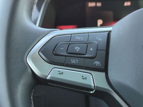 Used 2023 Volkswagen Tiguan SE R-Line image 23