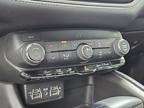 Used 2022 Dodge Durango SXT w/ Blacktop Package image 16