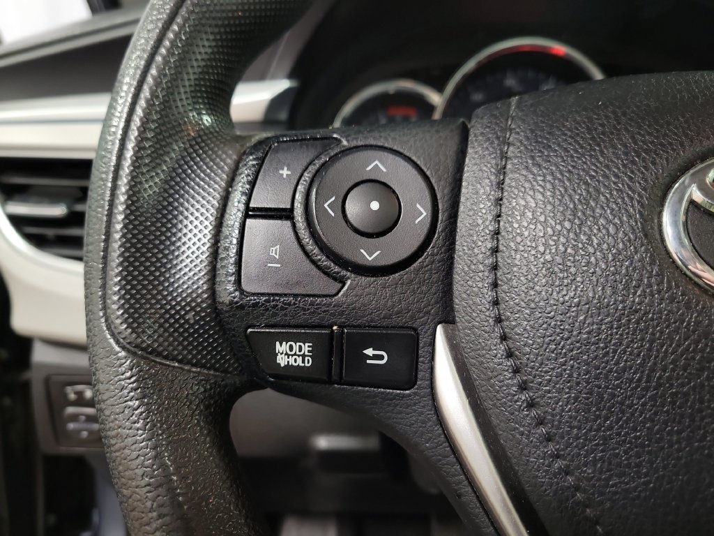 Used 2015 Toyota Corolla LE FWD image 24