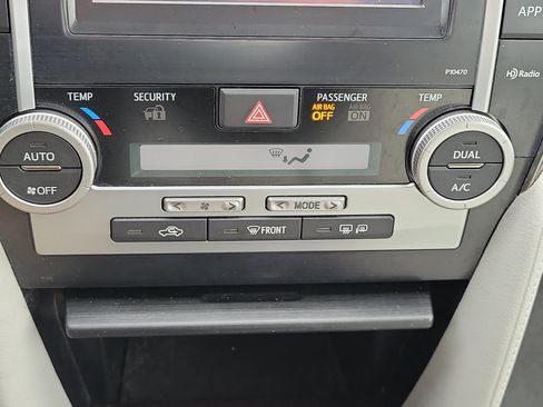 Used 2014 Toyota Camry XLE image 27