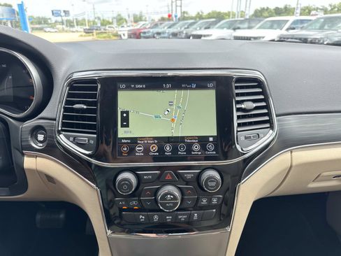 Used 2021 Jeep Grand Cherokee Limited w/ Luxury Group II RWD image 25