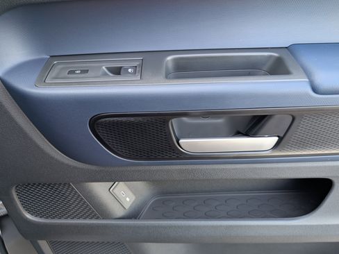 Used 2025 Volkswagen ID. Buzz Pro S Plus RWD image 23