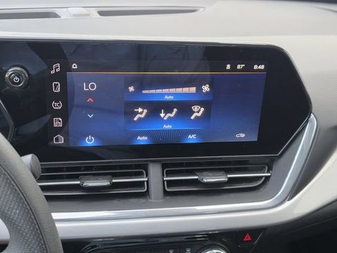 Used 2024 Chevrolet Trax LT FWD image 13