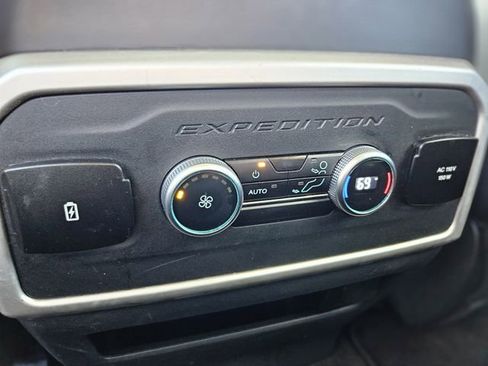 Used 2024 Ford Expedition XLT image 28