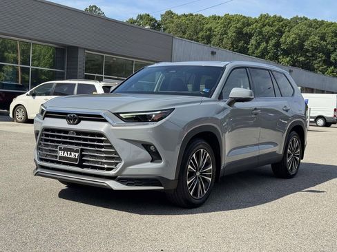 Used 2025 Toyota Grand Highlander AWD Hybrid image 25