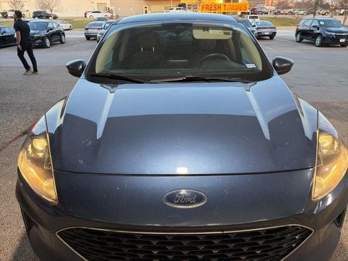 Used 2020 Ford Escape SE image 3