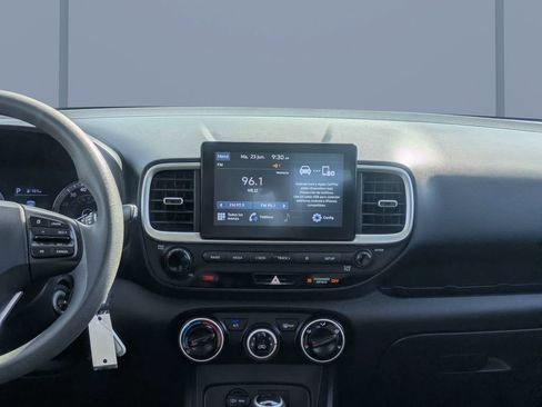 Used 2020 Hyundai Venue SE FWD image 17