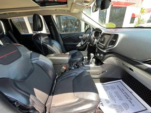 Used 2017 Jeep Cherokee Trailhawk w/ Comfort/Convenience Group AWD/4WD image 13
