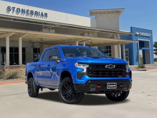 Used 2025 Chevrolet Silverado 1500 LT Trail Boss w/ Convenience Package II AWD/4WD image 2