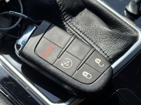 Used 2025 Jeep Compass Limited AWD/4WD image 25