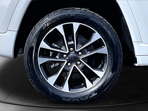 Used 2022 Jeep Grand Cherokee Overland AWD/4WD image 36
