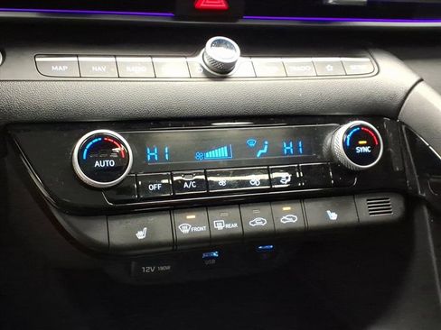 Used 2021 Hyundai Elantra Limited image 15