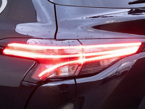 Used 2021 Toyota Sienna XSE image 27