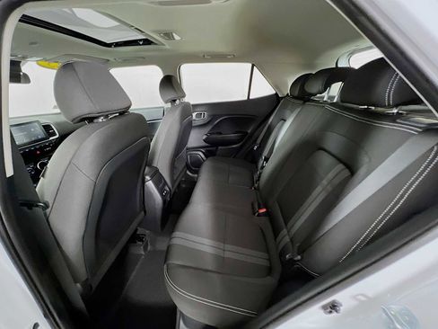 Certified 2025 Hyundai Venue SEL FWD image 24