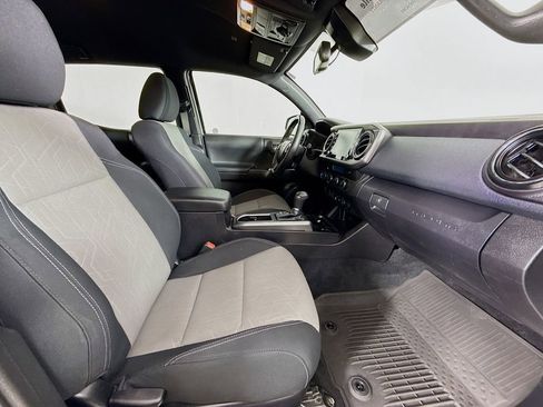 Certified 2023 Toyota Tacoma TRD Off-Road image 25