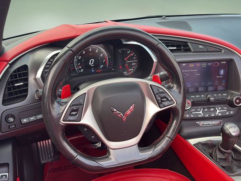 Used 2018 Chevrolet Corvette Stingray Convertible RWD image 15