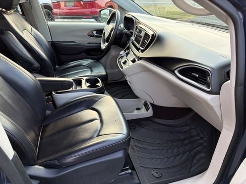 Used 2020 Chrysler Voyager Lxi FWD image 10