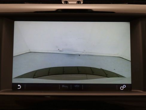 Used 2017 Jaguar XE Premium RWD image 25