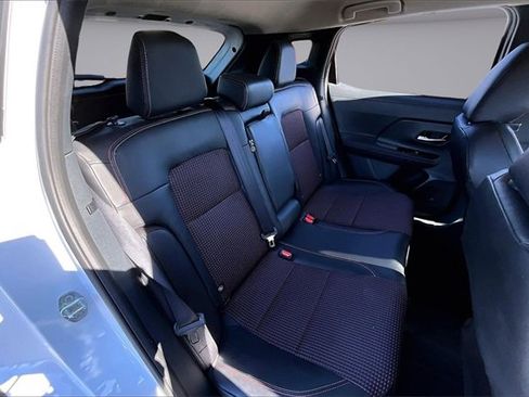 Certified 2025 Nissan Kicks SR image 24