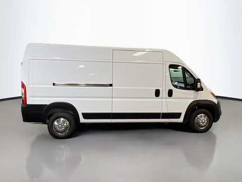 Used 2025 RAM ProMaster 2500 w/ Convenience Group FWD image 3