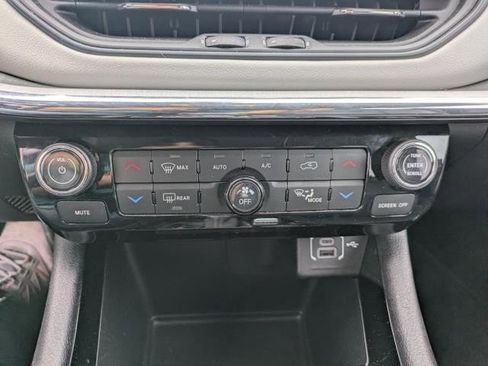 Used 2022 Jeep Compass Limited image 11