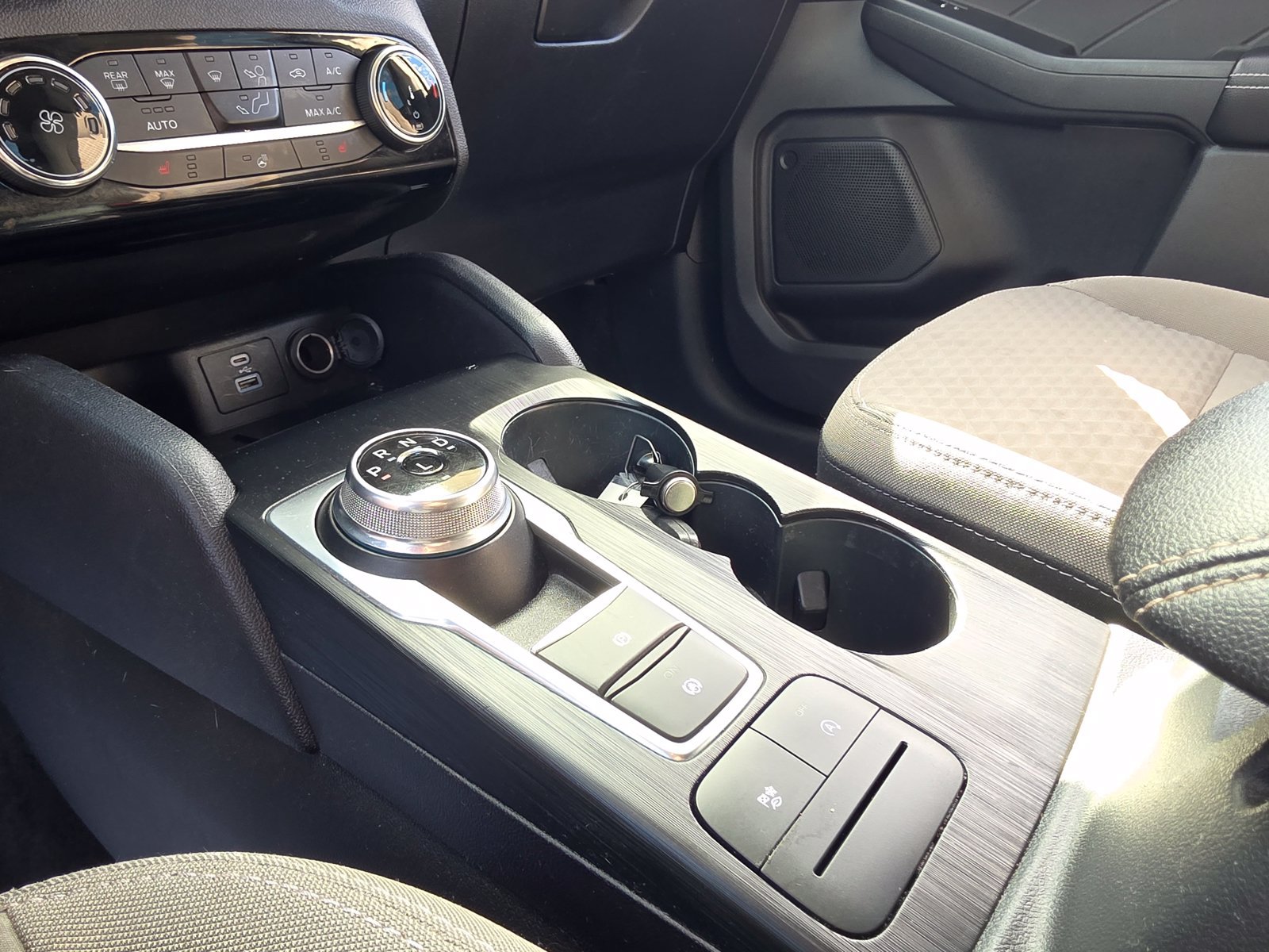 Used 2022 Ford Escape SE w/ SE Sport Appearance Package AWD/4WD image 21