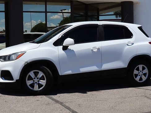 Used 2020 Chevrolet Trax LS FWD image 4