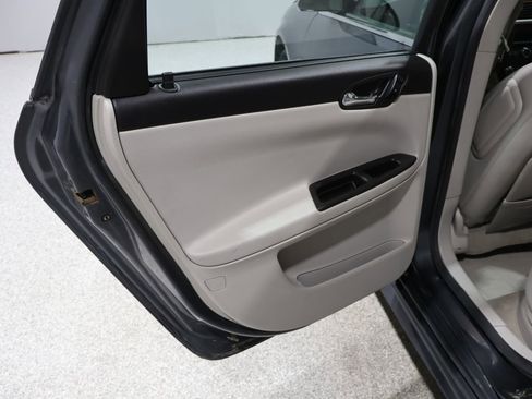 Used 2010 Chevrolet Impala LT w/ Luxury Edition Package image 18