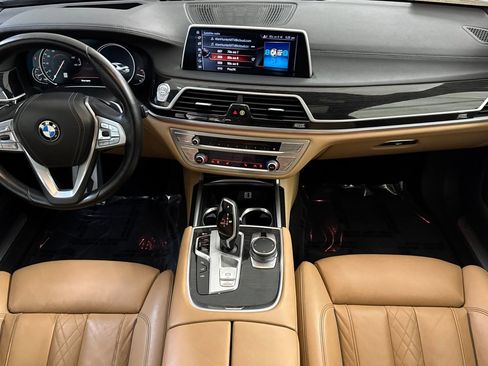 Used 2017 BMW 750i RWD image 17