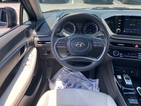 Used 2021 Hyundai Sonata SEL w/ Preferred Accessory Package FWD image 10