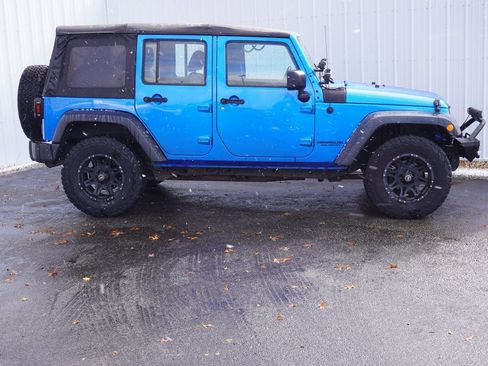Used 2015 Jeep Wrangler Unlimited Sport w/ Connectivity Group image 2
