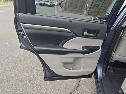 Used 2019 Toyota Highlander Limited AWD/4WD image 25