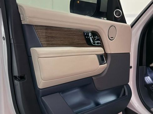 Used 2019 Land Rover Range Rover HSE image 17