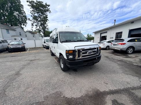 Used 2014 Ford E-250 and Econoline 250 Extended w/ Power Group RWD image 24