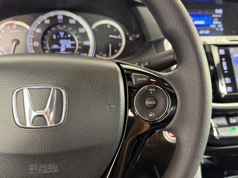 Used 2017 Honda Accord EX image 28