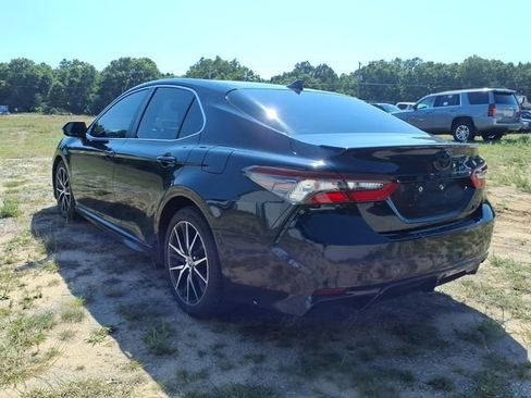 Used 2021 Toyota Camry SE FWD image 3