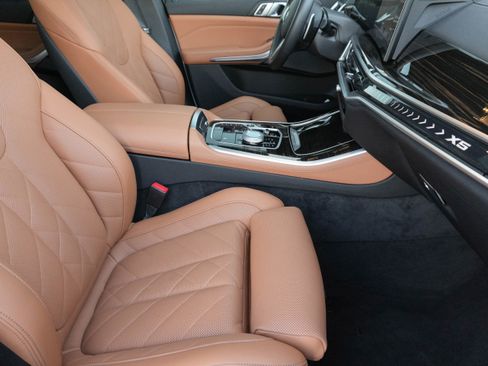 Used 2025 BMW X5 xDrive40i w/ Executive Package image 9