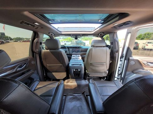 Used 2021 GMC Yukon XL Denali w/ Denali Premium Package RWD image 5