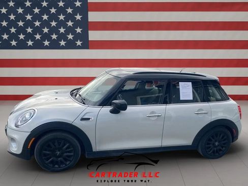 Used 2020 MINI Cooper 4-Door Hardtop w/ Storage Package FWD image 4