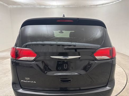 Used 2017 Chrysler Pacifica Touring-L Plus FWD image 24