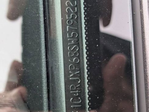 Used 2025 Jeep Wrangler Unlimited Sahara image 27