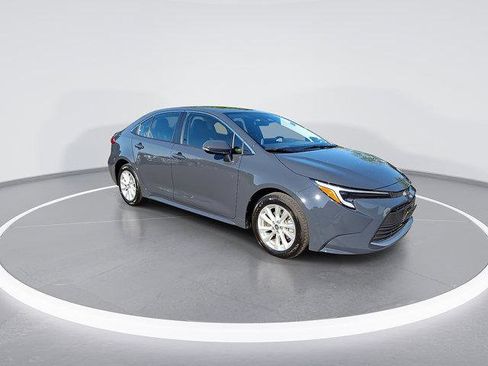 Certified 2023 Toyota Corolla XLE FWD image 3