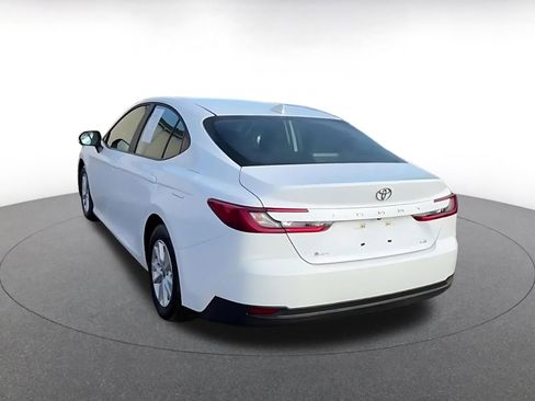 Used 2025 Toyota Camry LE image 12