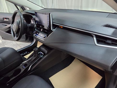 Used 2020 Toyota Corolla LE FWD image 19
